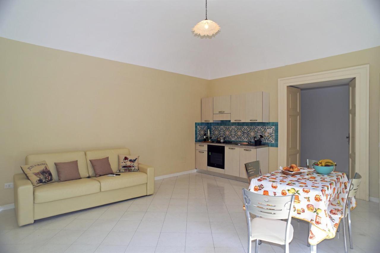Casa Vacanza "Nonna Matilde" A Meta Di Sorrento, 600Mt Dal Mare, Casa Per 4 Dış mekan fotoğraf
